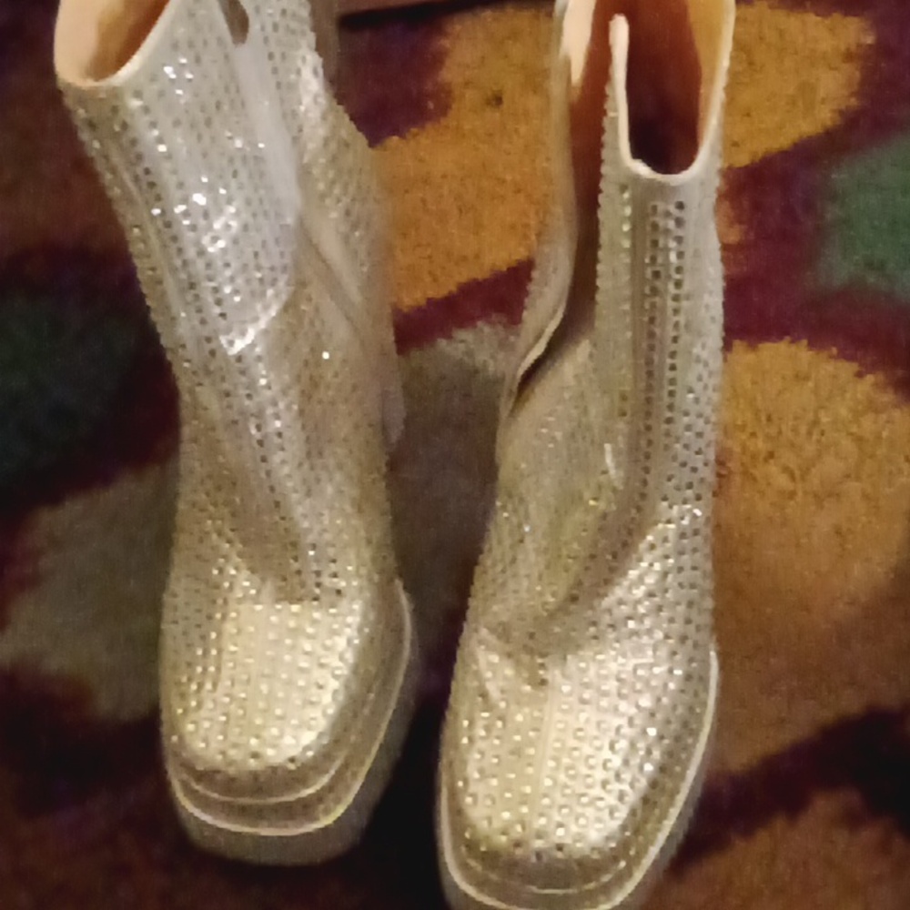 Women's shoes